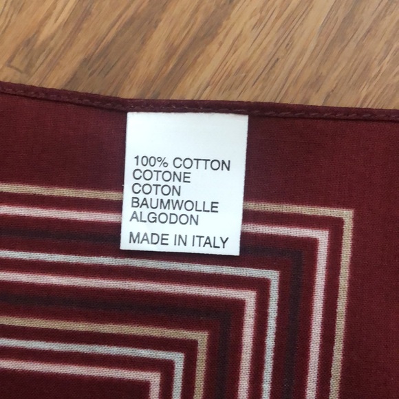 BRAND NEW VALENTINO SCARF! Never worn, in pristine condition. Comes with box! - Picture 5 of 5